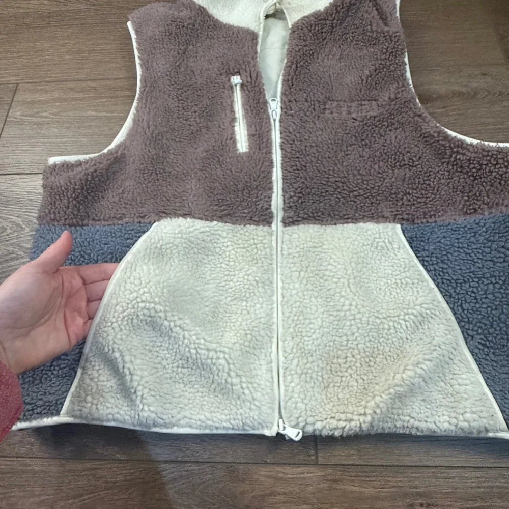 Kith Sherpa Vest Men's Hoodie Colorblock, Zip closure, Pockets, Lined Size Large - Picture 6 of 14